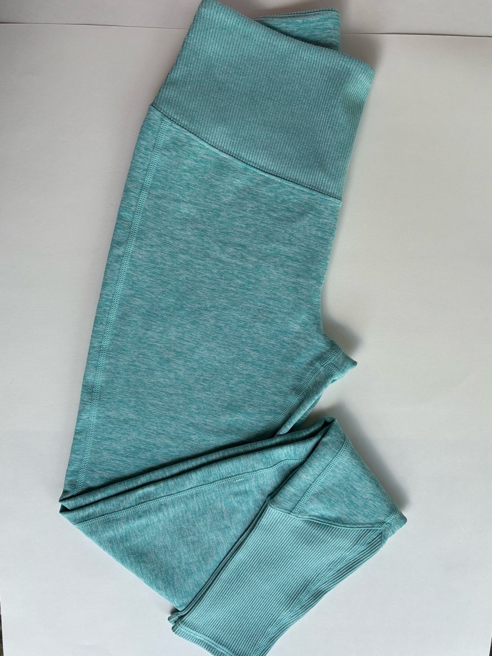 ALO Yoga High-Waisted Alosoft Lounge Legging in Turquoise Heather